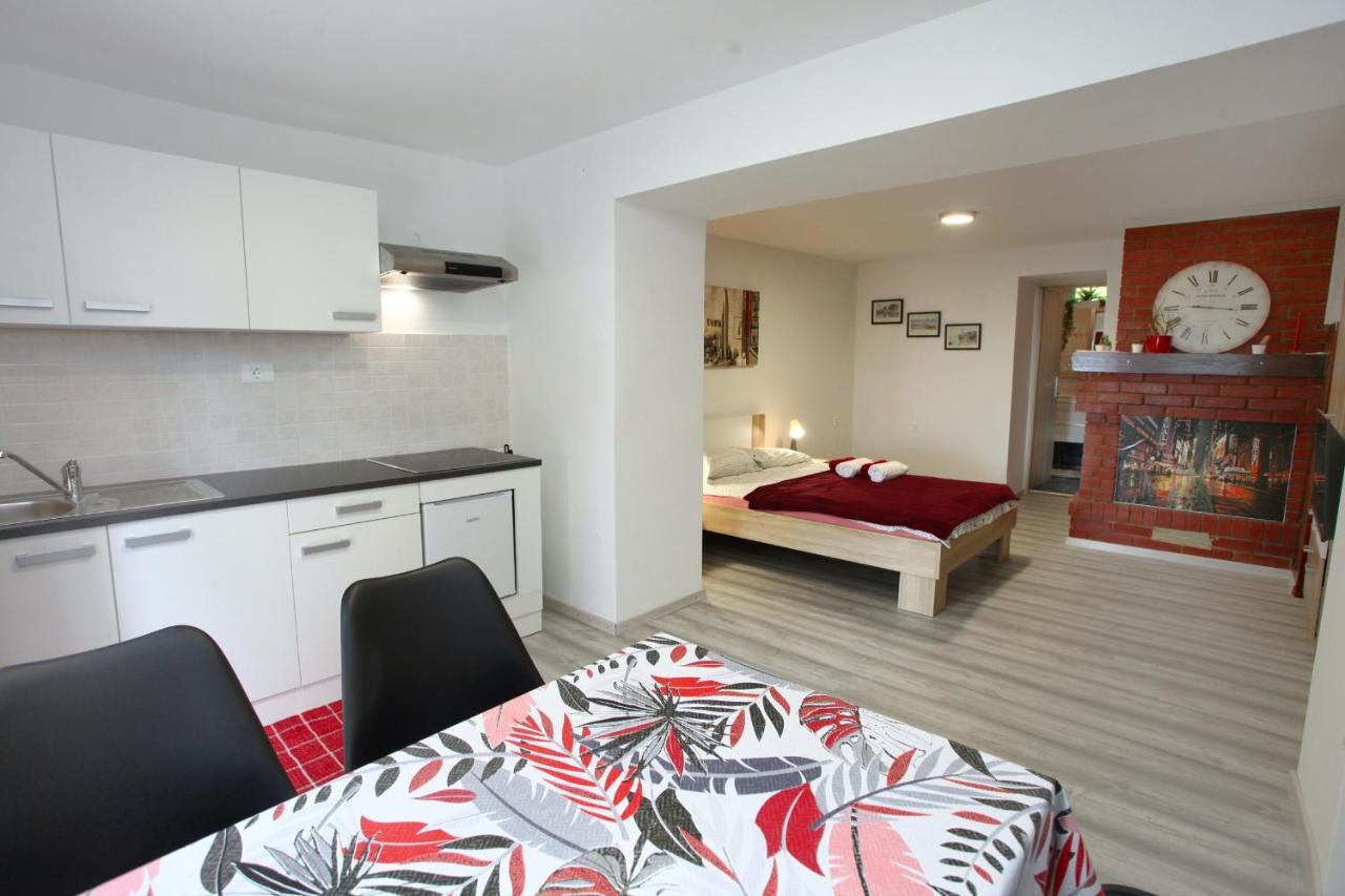Hilltop Apartments Red & Blue Portorose Esterno foto